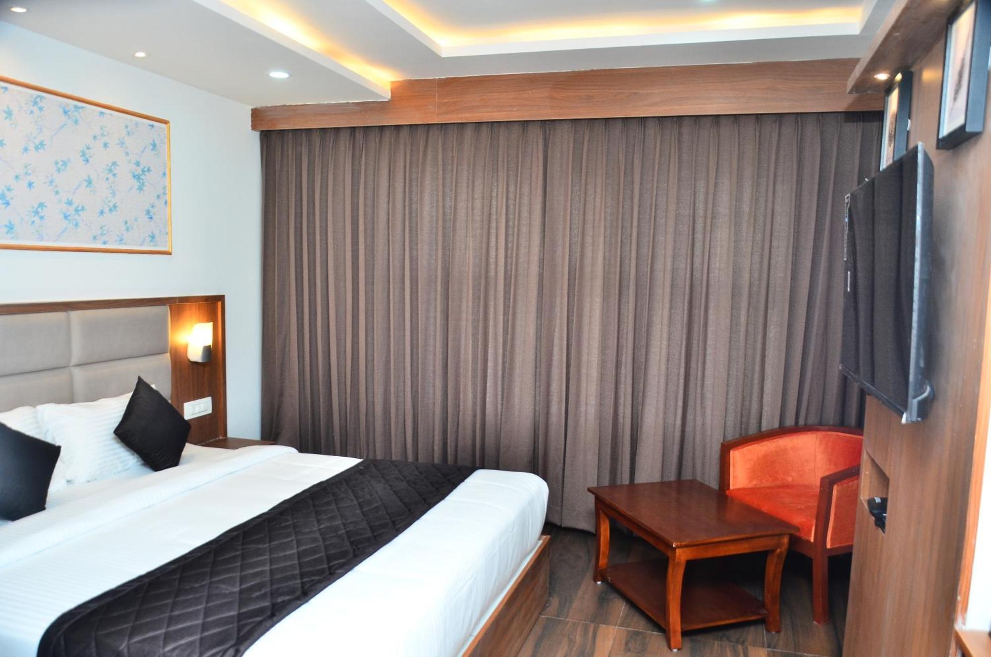 Hotel Eyrie Nest 班加罗尔 外观 照片