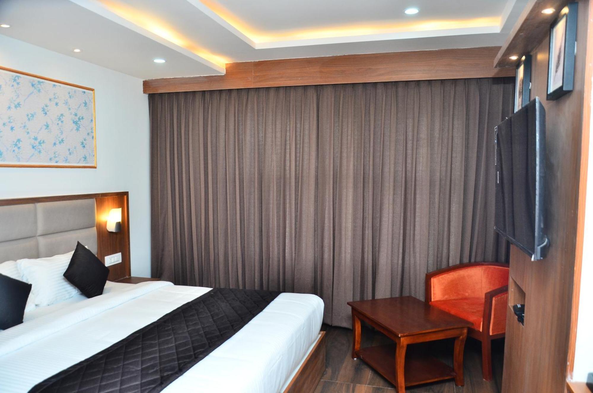 Hotel Eyrie Nest 班加罗尔 外观 照片