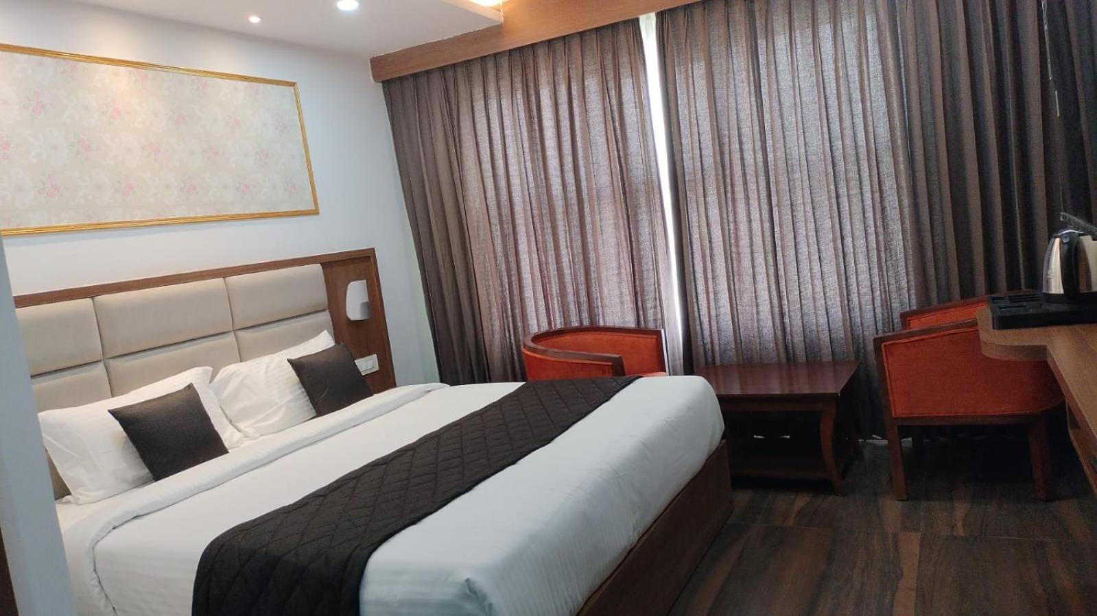 Hotel Eyrie Nest 班加罗尔 外观 照片